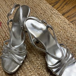Jacqueline Ferrar  silver straps pumps size 8